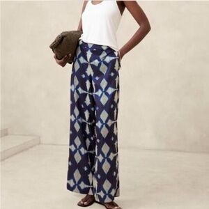 Banana Republic High waist waist leg relaxed Shibori Ikat Pants. Size L